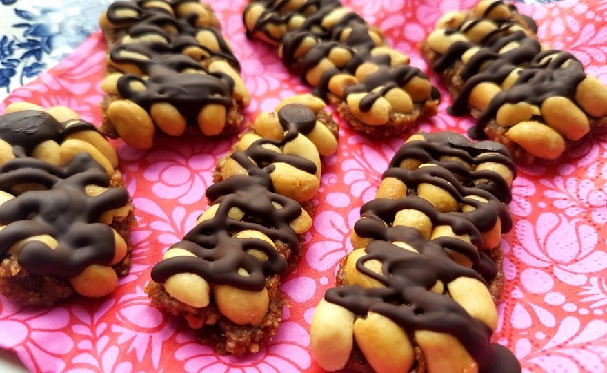 Sunde Snickers – peanuttreats med chokoladestreger